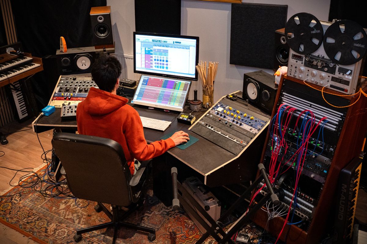 MIDI master clock for live and studio setups